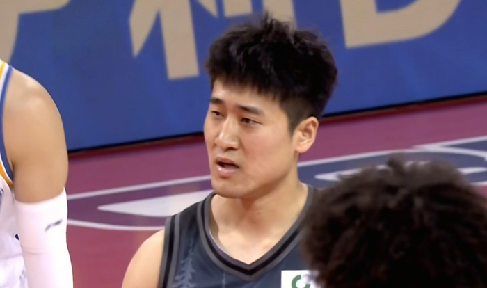 吉林男篮7人轮换绝地反击 专克北京男篮