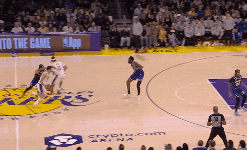 湖人防守制胜力克尼克斯 卢卡神勇砍35分助球队