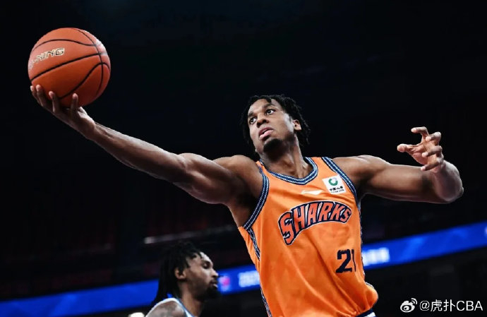 怀特塞德：CBA球员对抗更真实 不频繁假摔造犯规