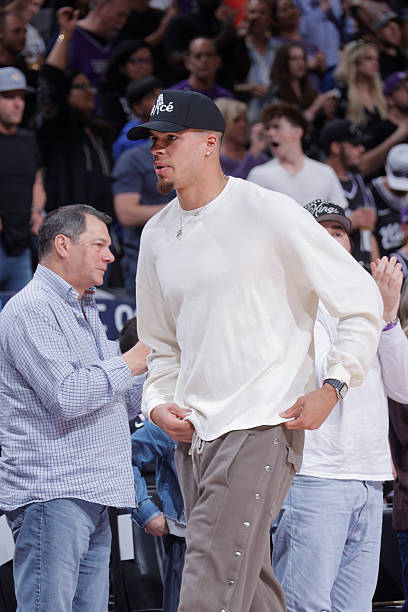 篮网四将伤退迎战湖人 球队陷9连败泥潭