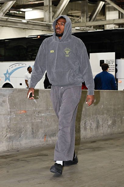 篮网四将伤退迎战湖人 球队陷9连败泥潭