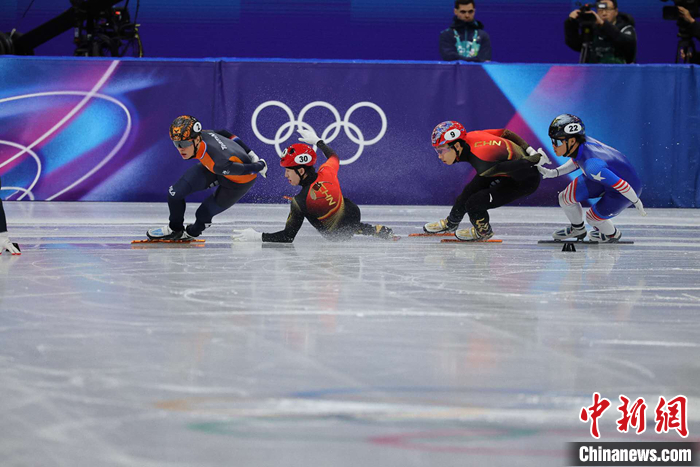米兰冬奥短道速滑男子1500米分组淘汰赛:孙龙晋