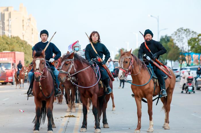 贾惠林盛装亮相都昌马术城市巡游 助力马术产业