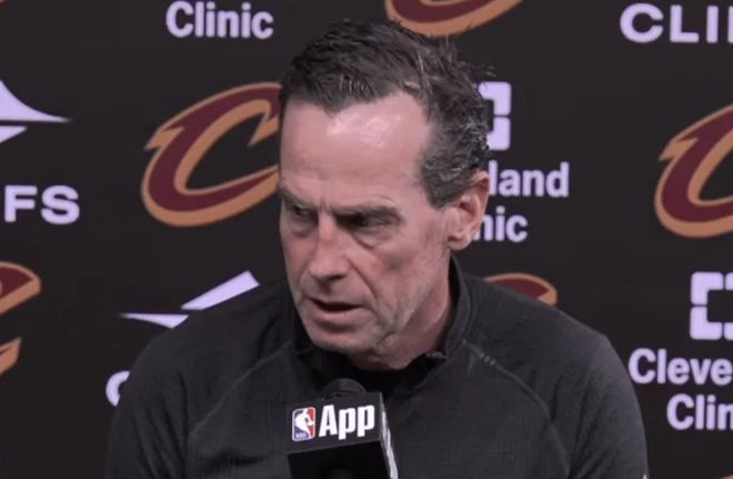 詹姆斯-哈登或留守骑士冲击总冠军 超级控卫成球